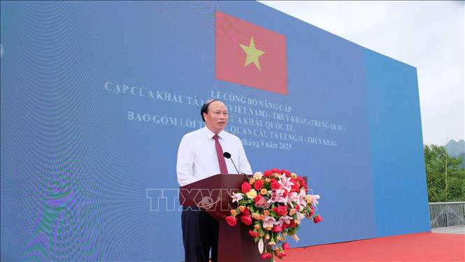 Ông Hoàng Văn Thạch, Phó Chủ tịch UBND tỉnh Cao Bằng phát biểu ghi nhận sự phát triển giao thương giữa hai địa phương trong thời gian qua. Ảnh: TTXVN phát 
