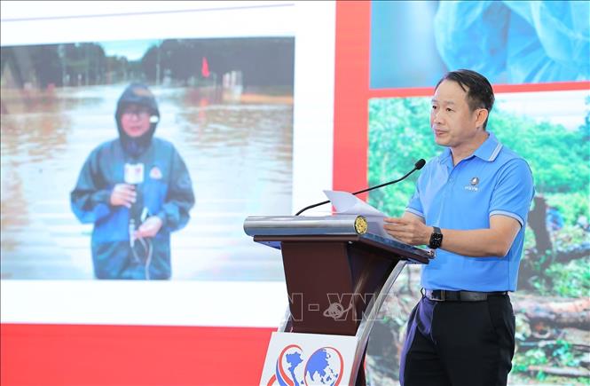 Đồng chí Nguyễn Việt Dũng, Giám đốc Trung tâm Thông tin TTXVN khu vực miền Trung - Tây Nguyên trình bày tham luận tại Đại hội. Ảnh: Lê Đông - TTXVN