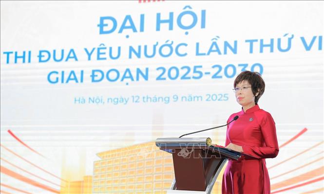 Đồng chí Vũ Việt Trang, Bí thư Đảng ủy, Tổng giám đốc, Chủ tịch Hội đồng Thi đua - Khen thưởng TTXVN phát động thi đua và thông qua danh sách đại biểu đi dự Đại hội thi đua yêu nước toàn quốc lần thứ XI. Ảnh: Lê Đông - TTXVN