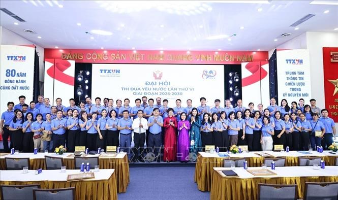 Đồng chí Vũ Việt Trang, Bí thư Đảng ủy, Tổng giám đốc, Chủ tịch Liên chi hội nhà báo, Chủ tịch Hội đồng thi đua khen thưởng của TTXVN và các đại biểu dự Đại hội. Ảnh: Minh Đức – TTXVN