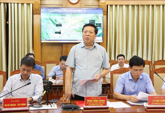 Bộ trưởng Bộ Xây dựng Trần Hồng Minh phát biểu tại buổi làm việc. Ảnh: Thái Hùng - TTXVN