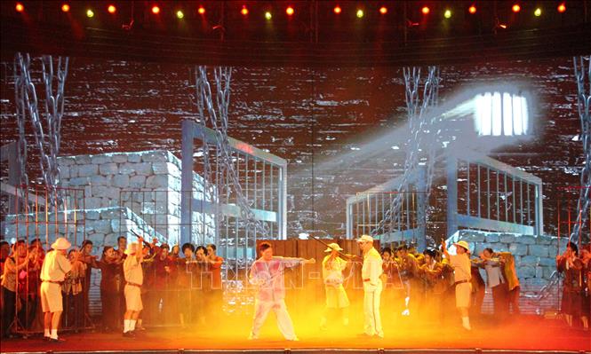 Chương trình nghệ thuật đặc biệt với tên gọi “Lửa Xô Viết”. Ảnh: Văn Tý-TTXVN