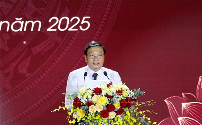 Chủ tịch UBND tỉnh Nghệ An Lê Hồng Vinh phát biểu tại buổi lễ. Ảnh: Văn Tý-TTXVN