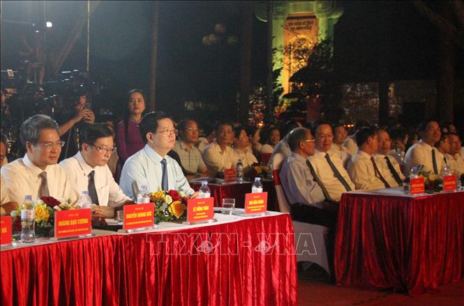 Phó Thủ tướng Mai Văn Chính cùng lãnh đạo các bộ, ban, ngành và lãnh đạo 2 tỉnh Hà Tĩnh, Nghệ An tham dự buổi lễ. Ảnh: Văn Tý-TTXVN