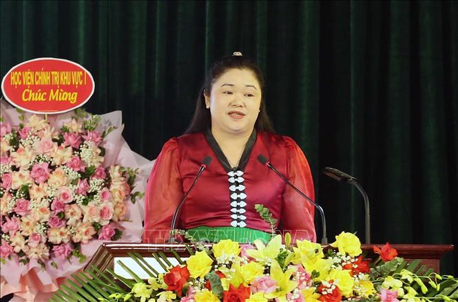 Hiệu trưởng Trường Chính trị tỉnh Sơn La Lò Thị Thúy Hà phát biểu. Ảnh: Quang Quyết - TTXVN