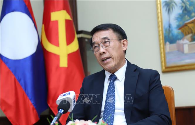 Trưởng ban Đối ngoại Trung ương Đảng Nhân dân cách mạng Lào Bounleua Phandanouvong trả lời phỏng vấn. Ảnh: Xuân Tú - PV TTXVN tại Lào