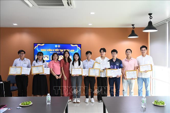 BTC trao tặng Giấy khen 