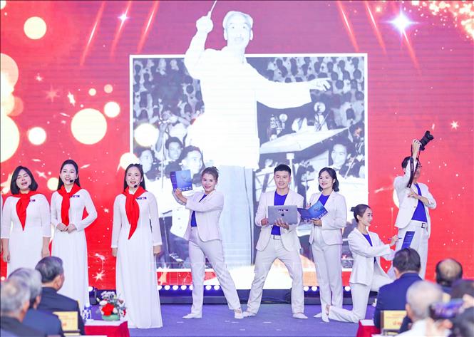 Chương trình nghệ thuật chào mừng Lễ kỷ niệm 80 năm Ngày truyền thống Thông tấn xã Việt Nam. Ảnh: Thanh Tùng - TTXVN 
