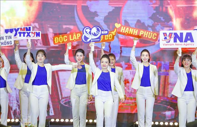 Chương trình nghệ thuật chào mừng Lễ kỷ niệm 80 năm Ngày truyền thống Thông tấn xã Việt Nam. Ảnh: Thanh Tùng - TTXVN 