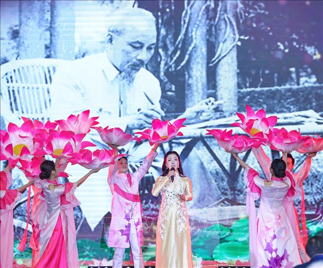 Chương trình nghệ thuật chào mừng Lễ kỷ niệm 80 năm Ngày truyền thống Thông tấn xã Việt Nam. Ảnh: Thanh Tùng - TTXVN 