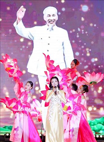 Chương trình nghệ thuật chào mừng Lễ kỷ niệm 80 năm Ngày truyền thống Thông tấn xã Việt Nam. Ảnh: Thanh Tùng - TTXVN 
