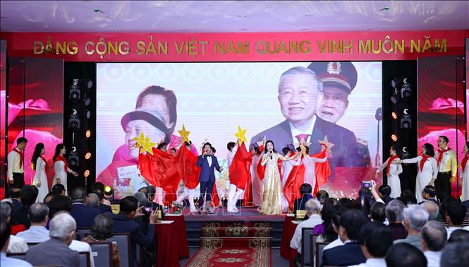 Chương trình nghệ thuật chào mừng Lễ kỷ niệm 80 năm Ngày truyền thống Thông tấn xã Việt Nam. Ảnh: Thanh Tùng - TTXVN 