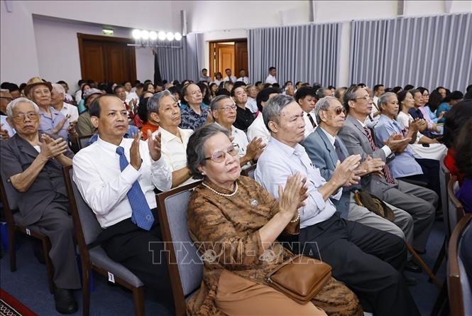Các thế hệ những người làm báo TTXVN dự lễ kỷ niệm. Ảnh: Doãn Tấn - TTXVN