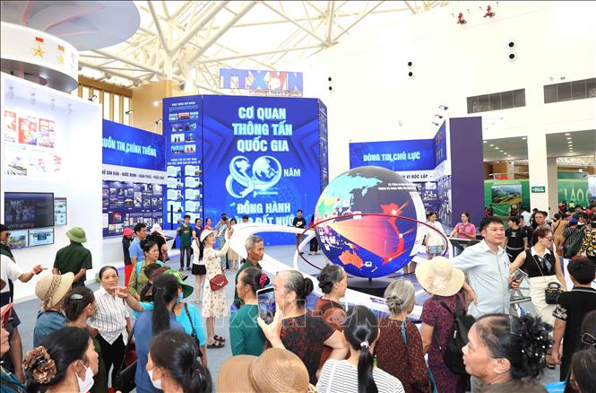 Dự kiến khi kết thúc, triển lãm sẽ đạt mốc kỷ lục 10 triệu lượt khách sau 19 ngày mở cửa. Ảnh: Phương Hoa - TTXVN
