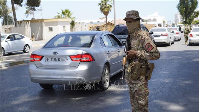 Lực lượng an ninh tuần tra tại thủ đô Tripoli, Libya ngày 13/5/2025. Ảnh: THX/TTXVN