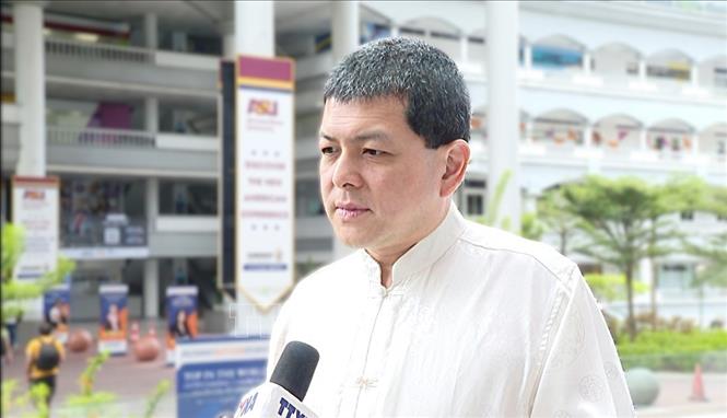 Tiến sỹ El Sun OH trả lời phỏng vấn phóng viên TTXVN. Ảnh: Thành Trung - PV TTXVN tại Malaysia