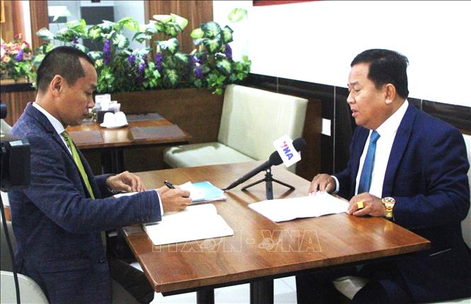 Khieu Kola, who is also Assistant to the President of the Cambodian Club of Journalists (CCJ), gives an interview to Vietnam News Agency's reporter. VNA Photo: Hoàng Minh