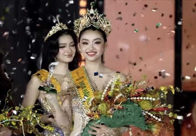 Khoảnh khắc đăng quang rạng rỡ của tân Hoa hậu Nguyễn Thị Yến Nhi. Ảnh: TTXVN phát