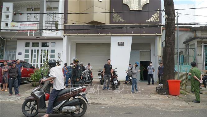 Công an tỉnh Gia Lai đột kích nhiều tụ điểm có dấu hiệu sử dụng trái phép chất ma túy trên địa bàn phường Diên Hồng. Ảnh: TTXVN phát