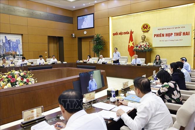 NA Chairman Tran Thanh Man chairs the meeting. VNA Photo: Doãn Tấn
