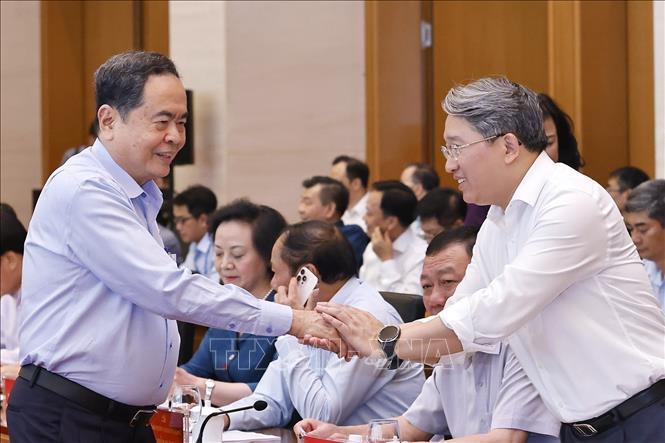 Chủ tịch Quốc hội Trần Thanh Mẫn với đại biểu. Ảnh: Doãn Tấn - TTXVN
