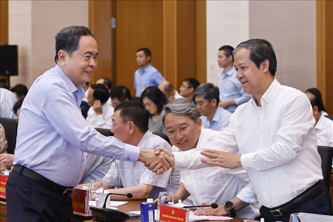 Chủ tịch Quốc hội Trần Thanh Mẫn với đại biểu. Ảnh: Doãn Tấn - TTXVN
