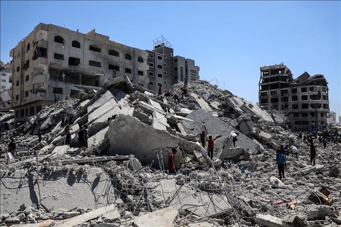 Đống đổ nát sau cuộc không kích của Israel xuống thành phố Gaza ngày 10/9/2025. Ảnh: THX/TTXVN