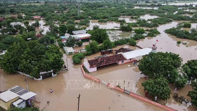 Ngập lụt do mưa lớn tại Banaskantha, Ấn Độ ngày 9/9/2025. Ảnh: ANI/TTXVN