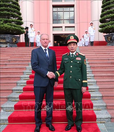  Đại tướng Phan Văn Giang và Ngài Nikolai Patrushev, Trợ lý Tổng thống, Chủ tịch Hội đồng Biển Liên bang Nga trước khi hội đàm. Ảnh: Trọng Đức - TTXVN