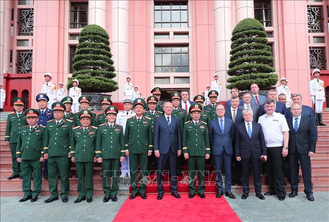  Đại tướng Phan Văn Giang, Ngài Nikolai Patrushev, Trợ lý Tổng thống, Chủ tịch Hội đồng Biển Liên bang Nga và thành viên hai đoàn trước khi hội đàm. Ảnh: Trọng Đức - TTXVN