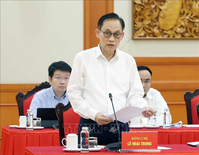 Đồng chí Lê Hoài Trung, Bí thư Trung ương Đảng, Quyền Bộ trưởng Bộ Ngoại giao phát biểu. Ảnh: Thống Nhất – TTXVN

