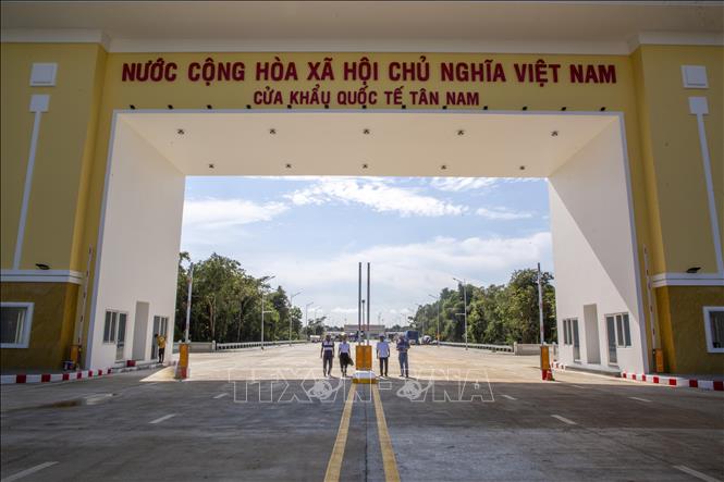 Hạng mục Quốc môn thuộc Dự án Cửa khẩu quốc tế Tân Nam đã cơ bản hoàn thành. Ảnh: Giang Phương - TTXVN