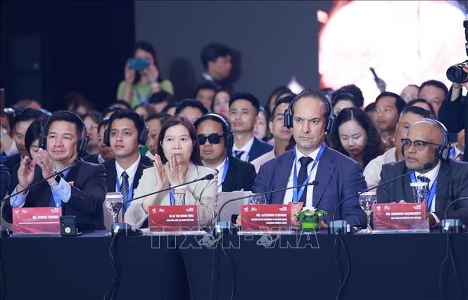 Các đại biểu tham dự Phiên đối thoại cấp cao Diễn đàn Kinh tế tư nhân Việt Nam (VPSF) 2025. Ảnh: Dương Giang-TTXVN
