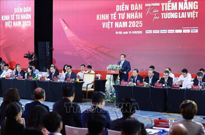Thủ tướng Phạm Minh Chính phát biểu tại Phiên đối thoại cấp cao Diễn đàn Kinh tế tư nhân Việt Nam (VPSF) 2025. Ảnh: Dương Giang-TTXVN