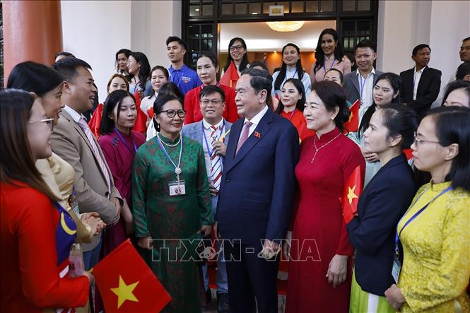 Chủ tịch Quốc hội Trần Thanh Mẫn và Phu nhân gặp gỡ đại diện cộng đồng người Việt Nam ở Malaysia. Ảnh: Doãn Tấn – TTXVN