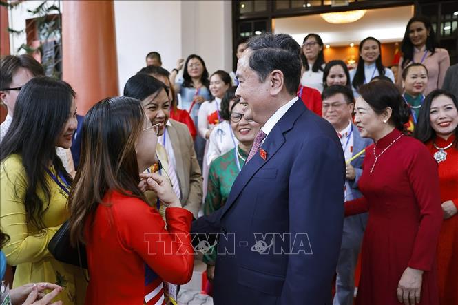 Chủ tịch Quốc hội Trần Thanh Mẫn và Phu nhân gặp gỡ đại diện cộng đồng người Việt Nam ở Malaysia. Ảnh: Doãn Tấn – TTXVN
