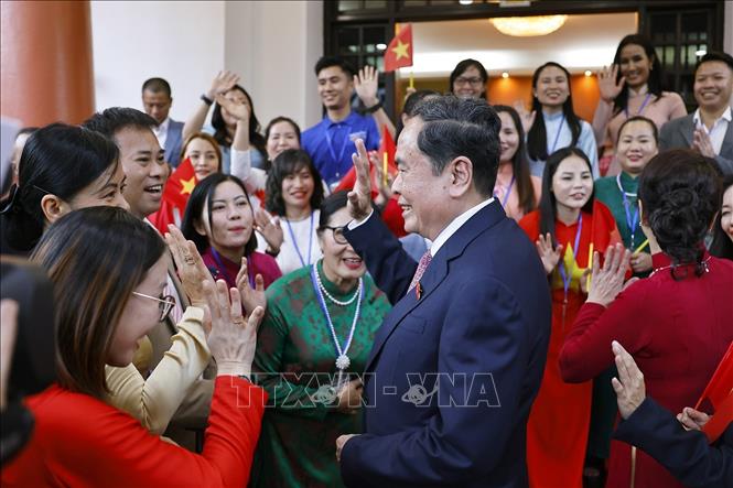 Chủ tịch Quốc hội Trần Thanh Mẫn và Phu nhân gặp gỡ đại diện cộng đồng người Việt Nam ở Malaysia. Ảnh: Doãn Tấn – TTXVN