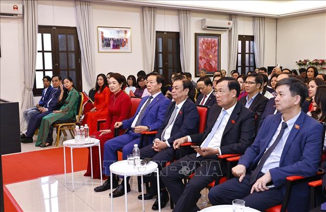 Phu nhân Chủ tịch Quốc hội và đại biểu dự cuộc gặp gỡ. Ảnh: Doãn Tấn - TTXVN