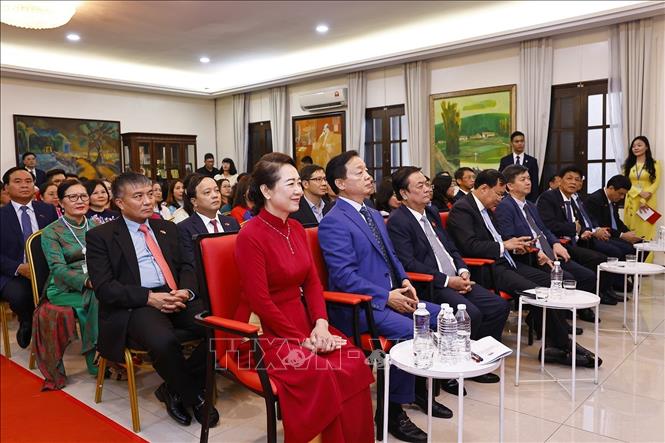 Phu nhân Chủ tịch Quốc hội và đại biểu dự cuộc gặp gỡ. Ảnh: Doãn Tấn - TTXVN