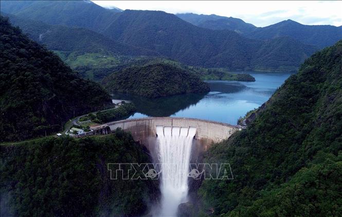 Đập thủy điện Nậm Chiến nhìn từ trên cao. Ảnh: Quang Quyết - TTXVN