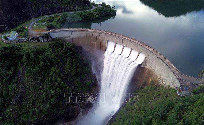 Đập thủy điện Nậm Chiến nhìn từ trên cao. Ảnh: Quang Quyết - TTXVN