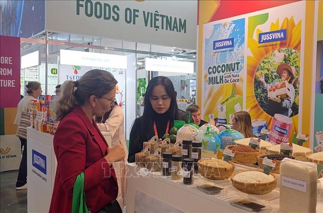 A booth of Vietnamese businesses at the event. VNA Photo: Trần Hải