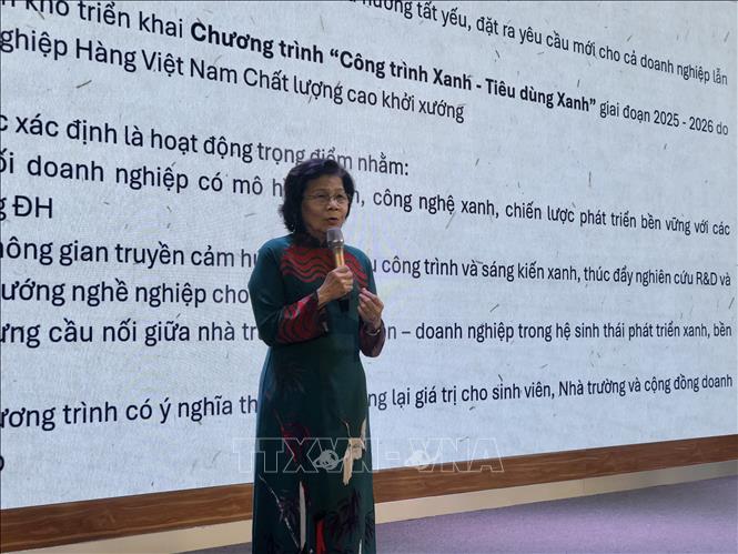 Bà Vũ Kim Hạnh, Chủ tịch Hội Doanh nghiệp hàng Việt Nam chất lượng cao phát biểu tại chương trình. Ảnh: Mỹ Phương – TTXVN