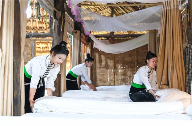 Homestay Mường Then (xã Thanh Nưa) chuẩn bị phòng nghỉ cộng đồng để đón khách lưu trú. Ảnh: Xuân Tư – TTXVN
