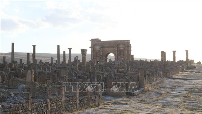 Những dấu vết còn lại của thành phố cổ Timgad. Ảnh: Mạnh Hùng – Phóng viên TTXVN tại Algeria
