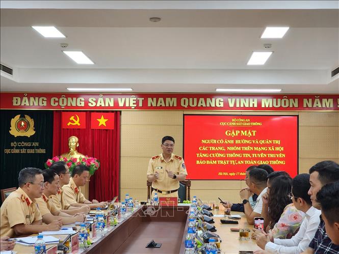 Cục Cảnh sát giao thông gặp mặt người có ảnh hưởng và quản trị các trang, nhóm trên mạng xã hội. Ảnh: Chu Thanh Vân - TTXVN