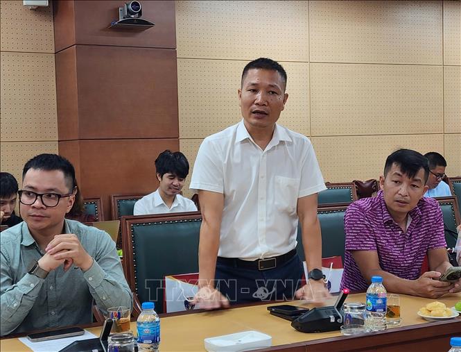 Ông Nguyễn Mạnh Thắng, quản trị trang mạng xã hội Facebook Oto + phát biểu tại buổi gặp mặt. Ảnh: Chu Thanh Vân - TTXVN