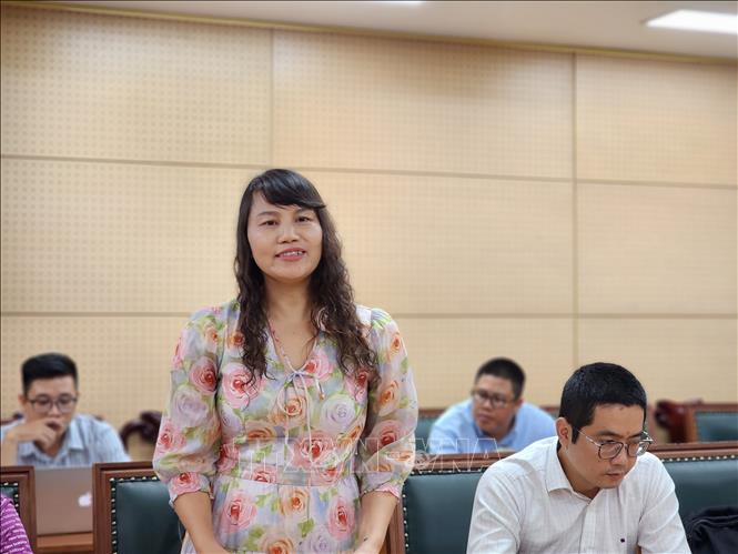 Bà Nguyễn Thị Diễm Hằng, quản trị trang mạng xã hội OFFB phát biểu tại buổi gặp mặt. Ảnh: Chu Thanh Vân - TTXVN