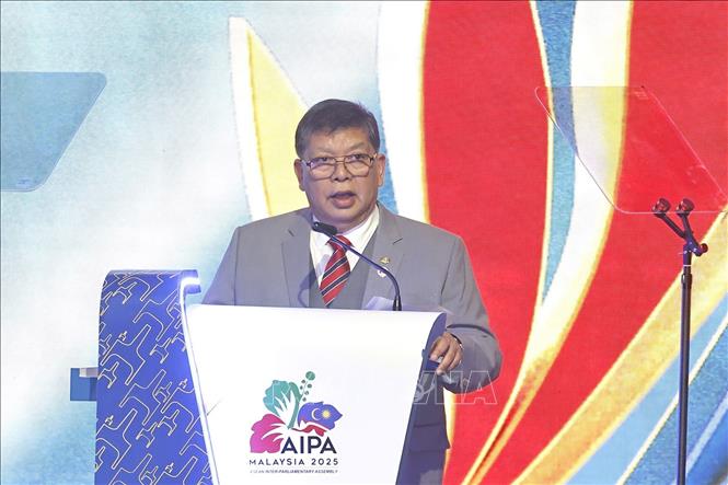 Chủ tịch Hạ viện Malaysia - Chủ tịch AIPA-46 Johari Abdul phát biểu khai mạc. Ảnh: Doãn Tấn – TTXVN