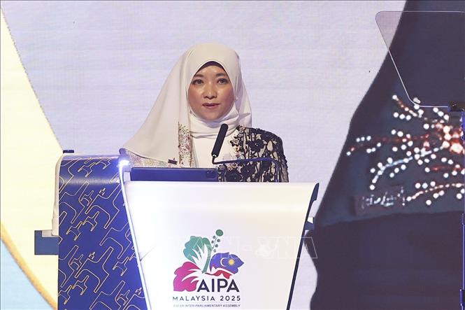 Tổng Thư ký AIPA Siti Rozaimeriyanty Dato Haji Abdul Rahman phát biểu chào mừng. Ảnh: Doãn Tấn - TTXVN